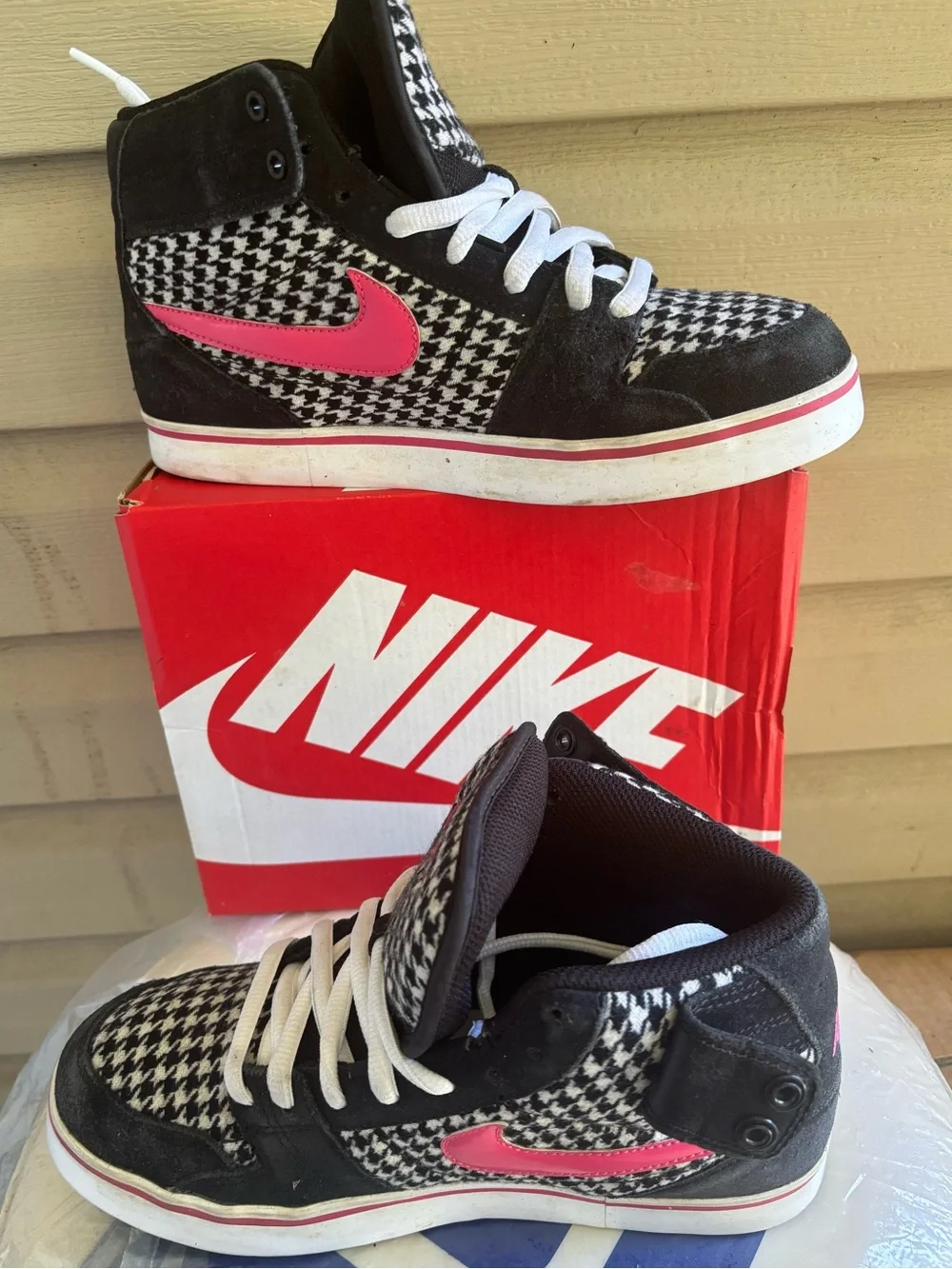 Nike women Houndstooth High-Top Sneakers in Black, White & Pink